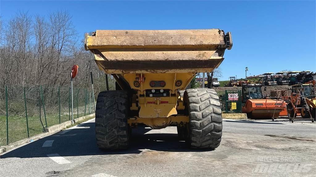 Bell B30E 6x6 翻斗车\公路型自卸车