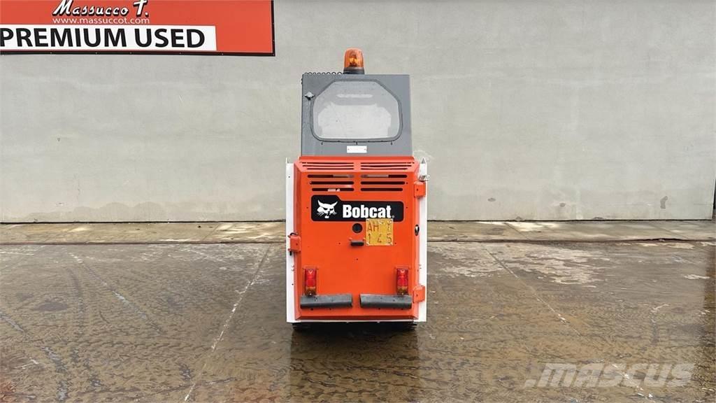 Bobcat S70 滑移装载机