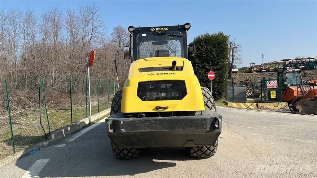 Bomag BW213 DH-5 土壤压实机