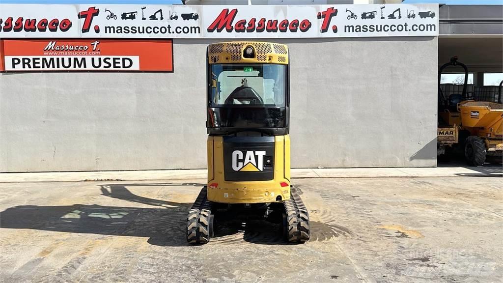 CAT 302CR 小型挖掘机