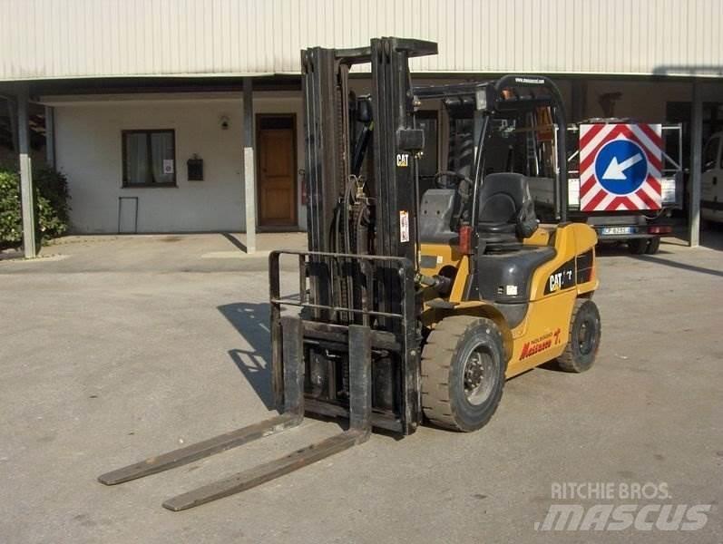 CAT DP30N 柴油叉车