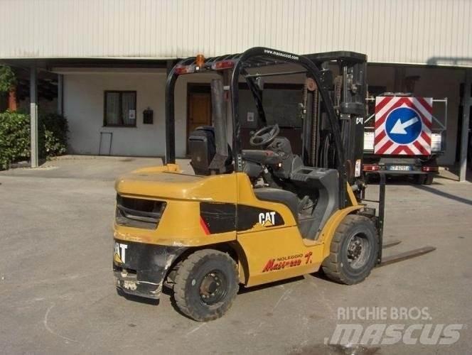 CAT DP30N 柴油叉车
