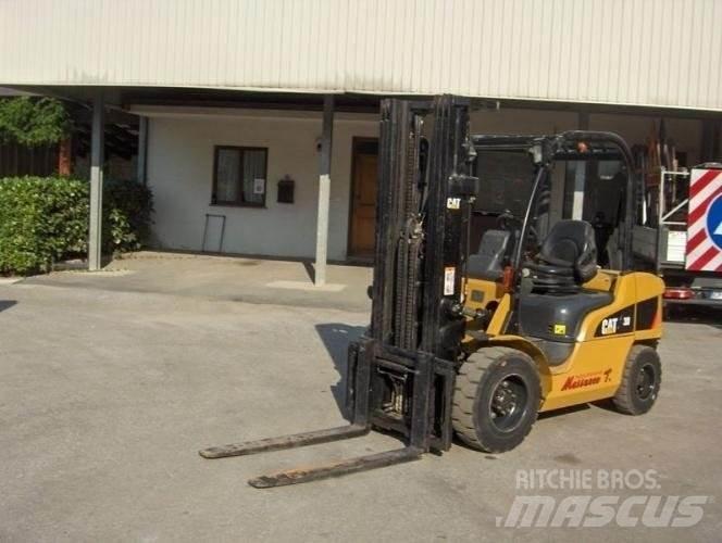 CAT DP30N 柴油叉车