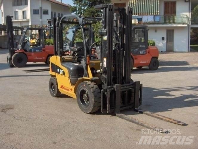 CAT DP30N 柴油叉车