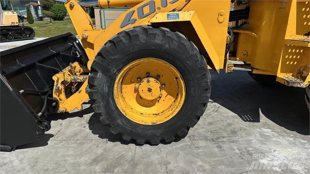 Foredil 40-13 4x4 反铲装载机