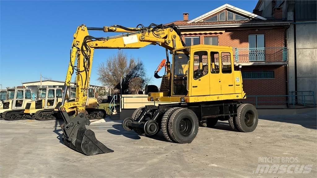 Fuchs MHB 230 ZW 4x4 轮式挖掘机