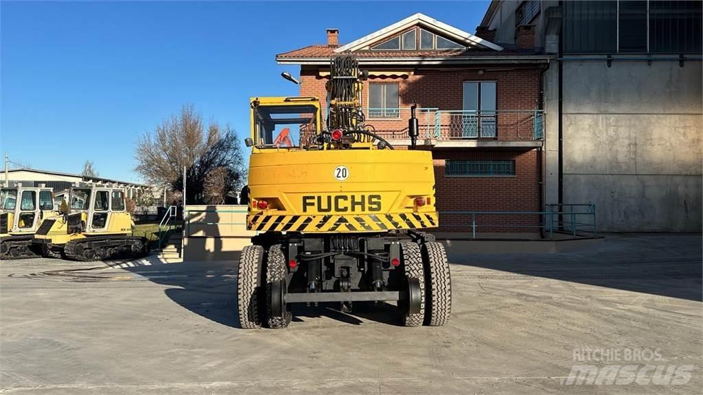Fuchs MHB 230 ZW 4x4 轮式挖掘机