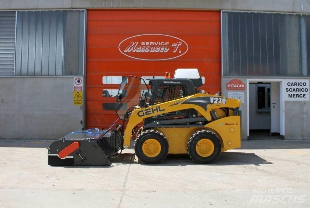 Gehl V270 滑移装载机