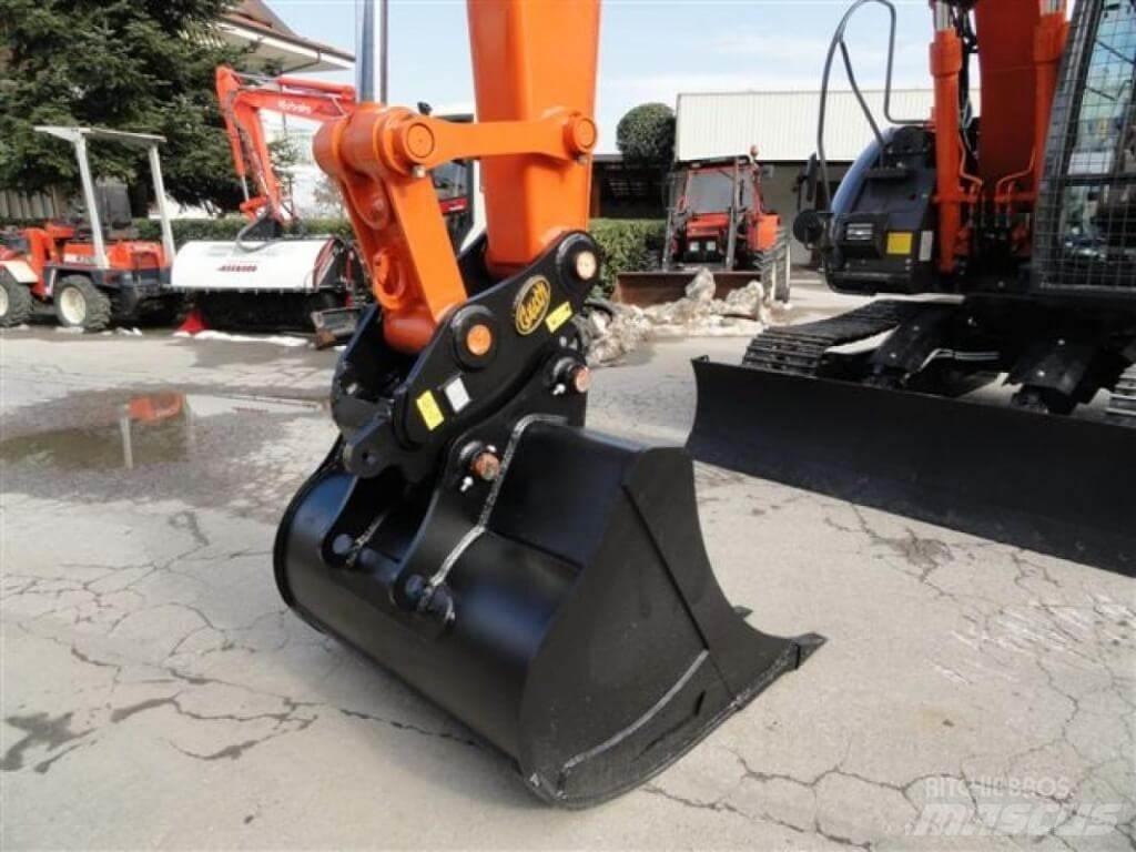 Hitachi ZX135 US-6 挖坑机