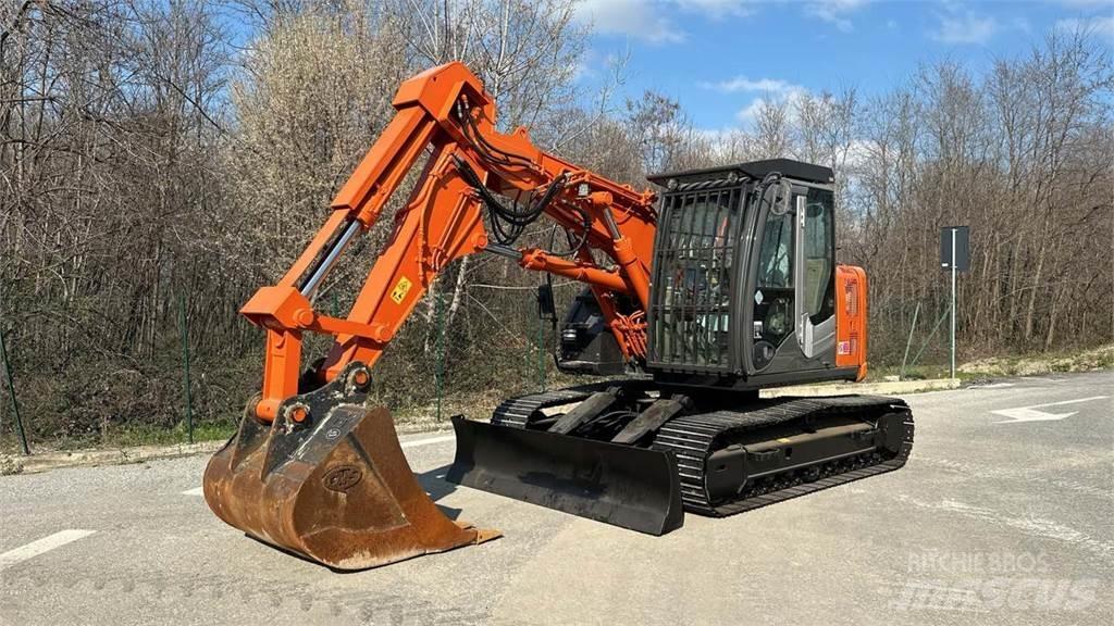 Hitachi ZX135US-3 中型挖掘机