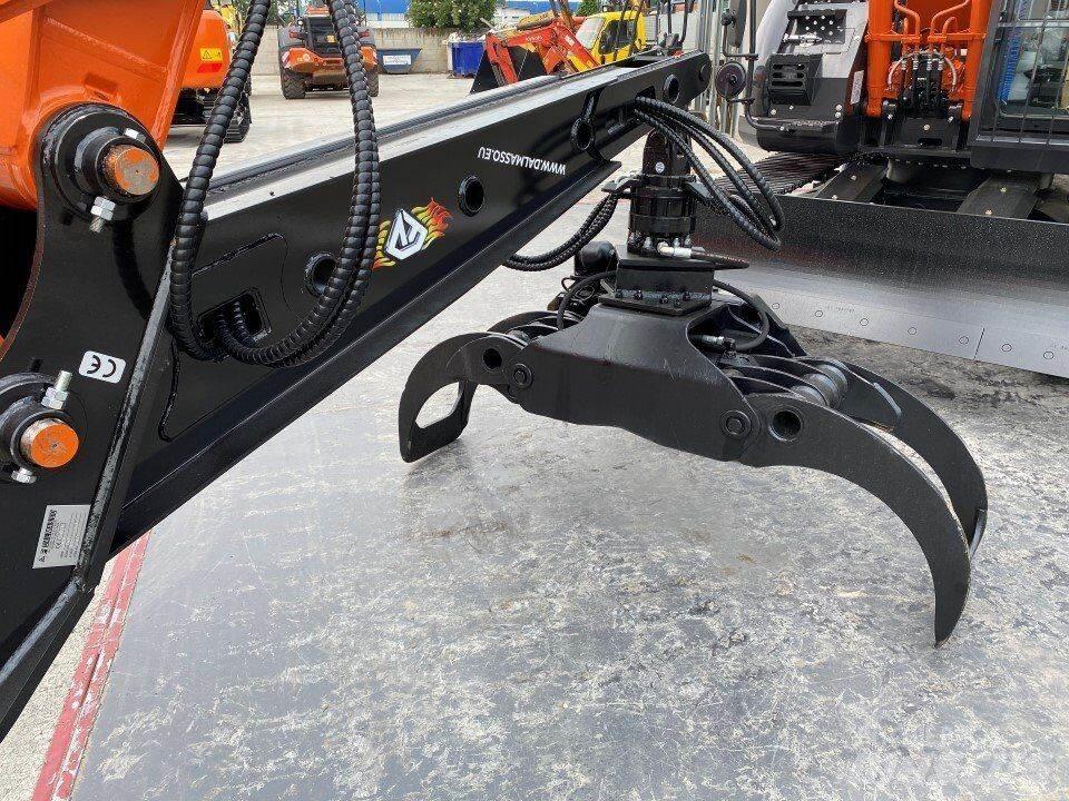 Hitachi ZX135US-6 挖坑机