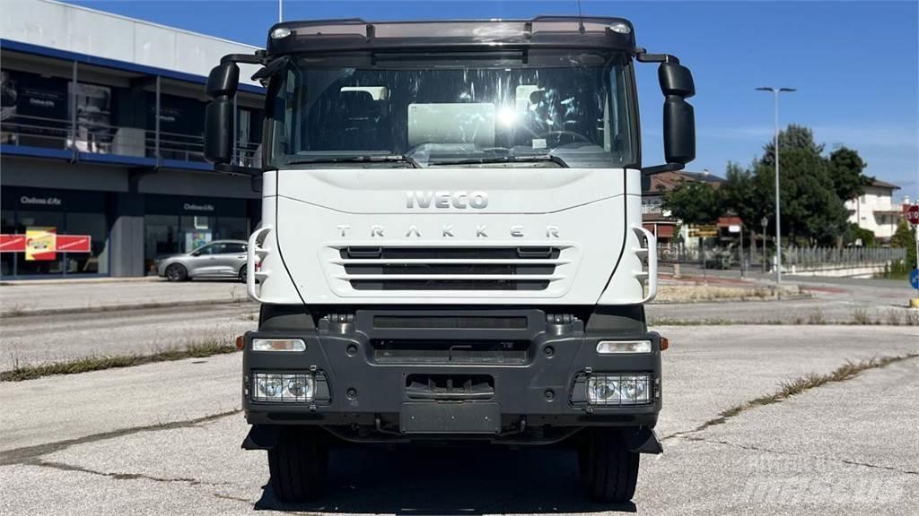 Iveco Trakker 410 8X4 混凝土搅拌车