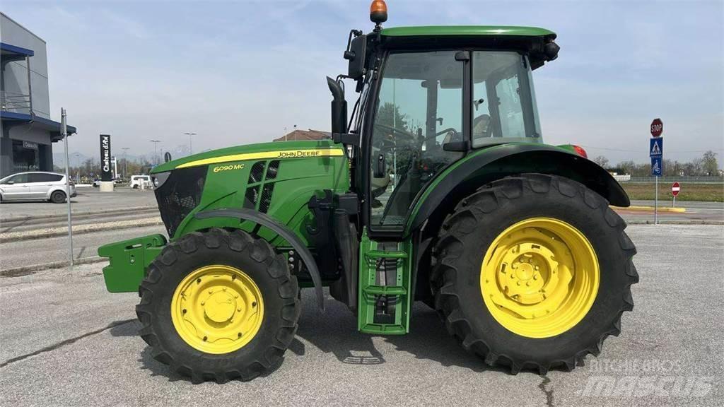 John Deere 6090MC 4X4 推雪机