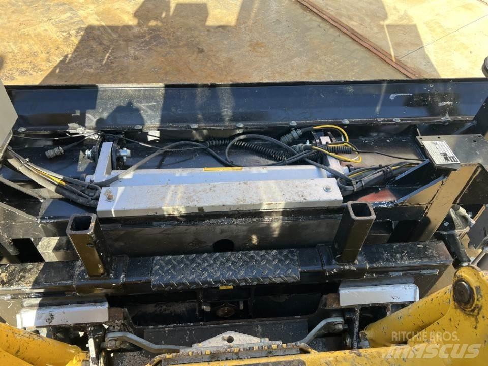Komatsu CK 20 HF 滑移装载机
