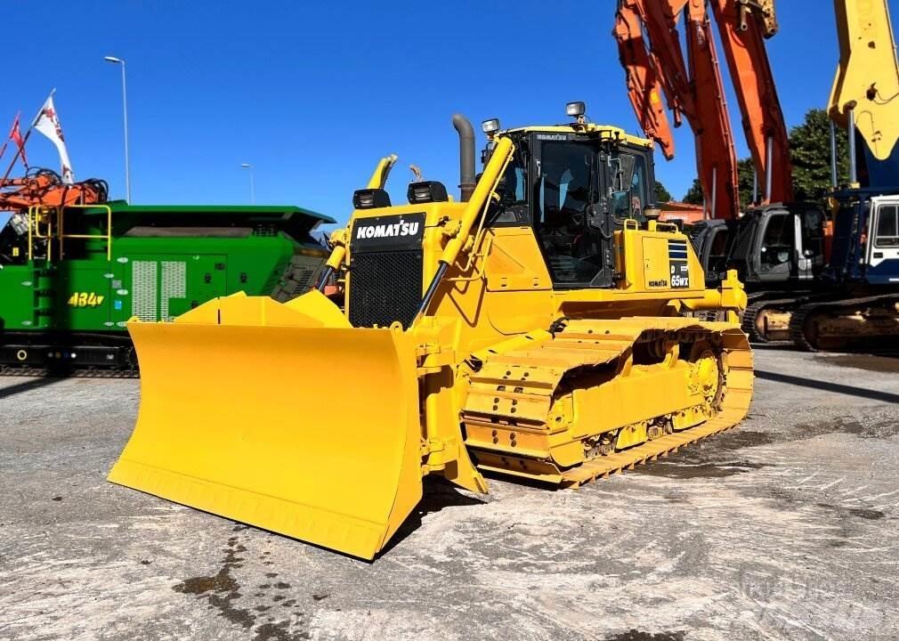 Komatsu D65 履带式推土机
