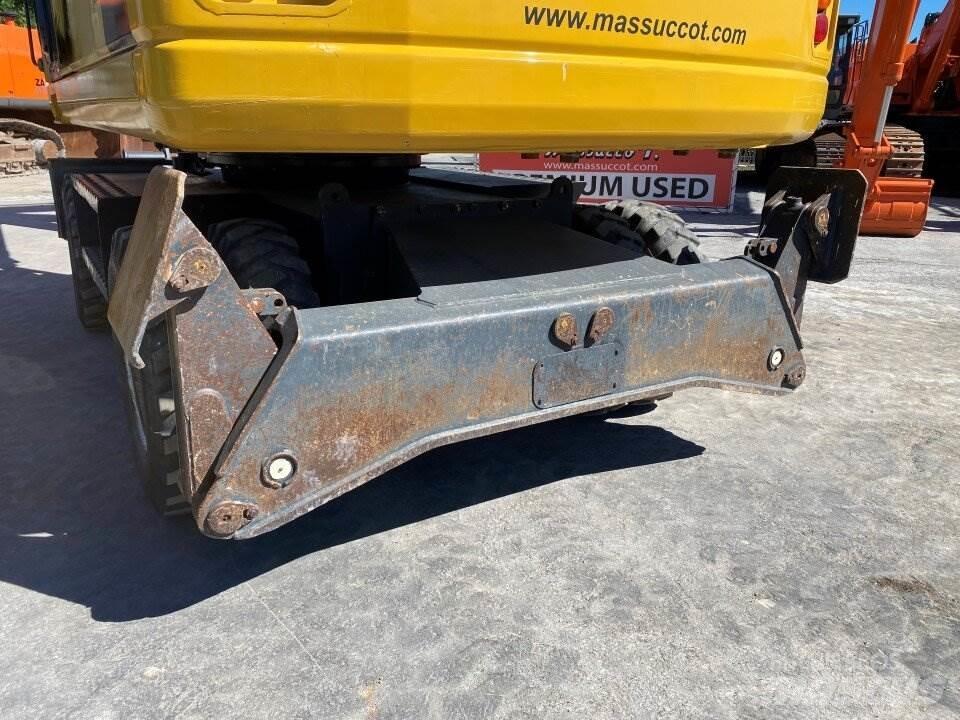 Komatsu PW200 7K 轮式挖掘机