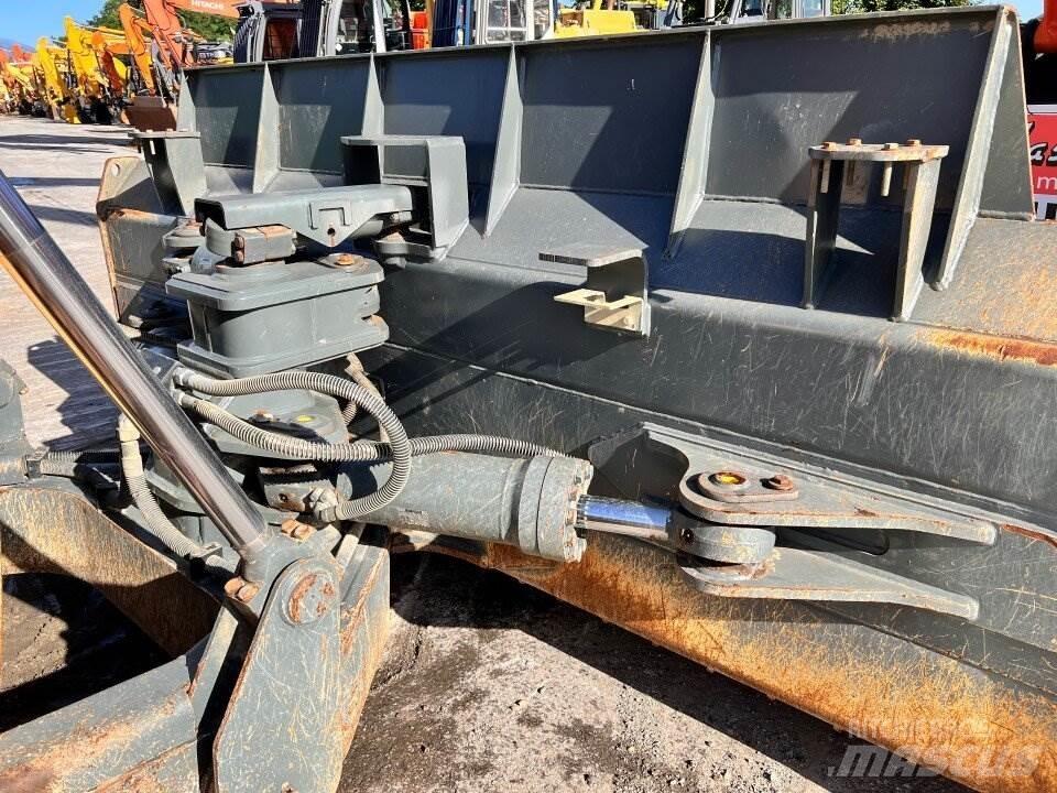 Liebherr 736 履带式推土机