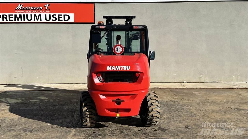 Manitou MC 30.4 4X4 越野叉车|叉装车