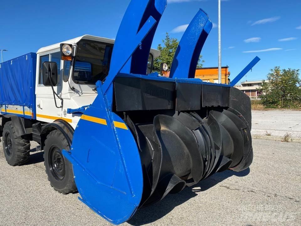 Mercedes-Benz UNIMOG 推雪机