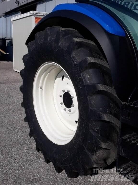New Holland T6.165 推雪机