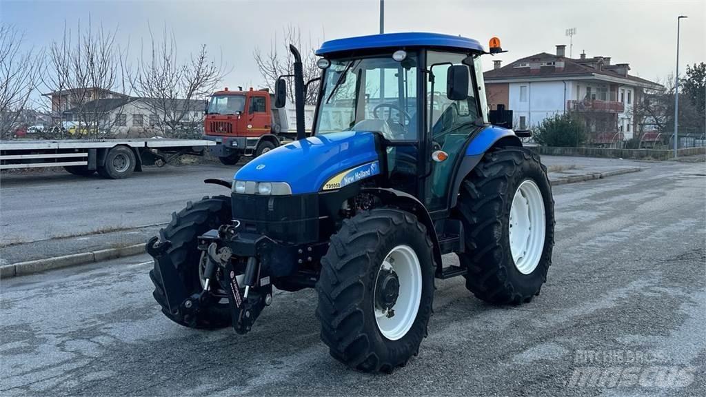 New Holland TD5050 4X4 推雪机