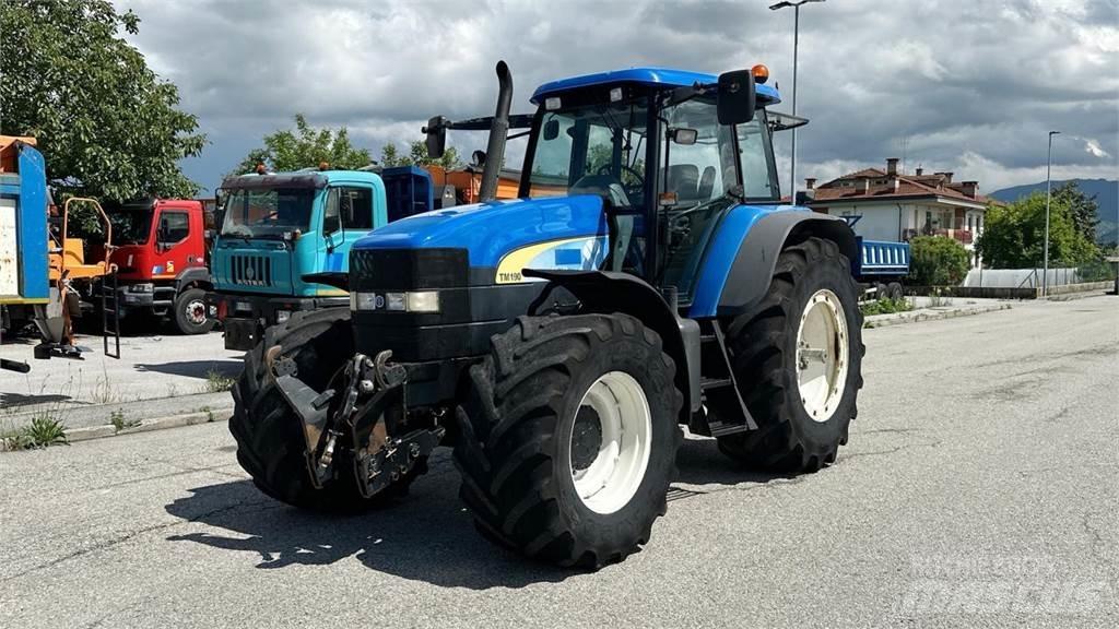 New Holland TM190 4X4 推雪机
