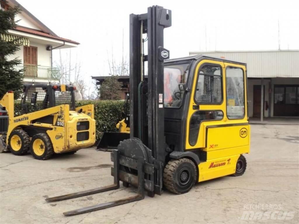 OM EU 30 电动叉车