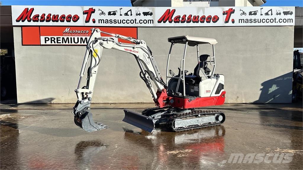 Takeuchi TB225 小型挖掘机