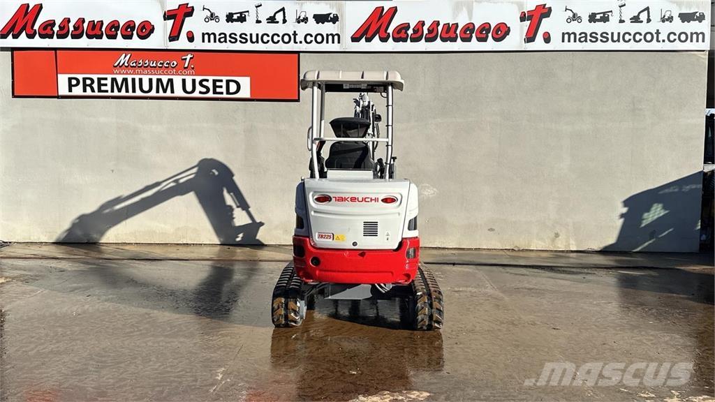Takeuchi TB225 小型挖掘机