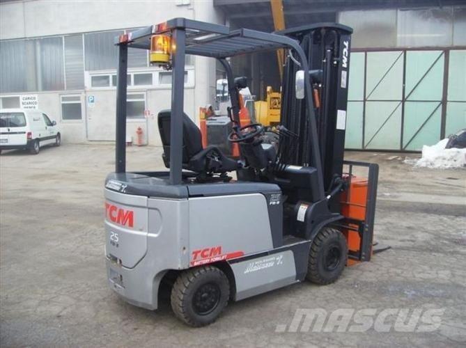 TCM FB25-7 电动叉车