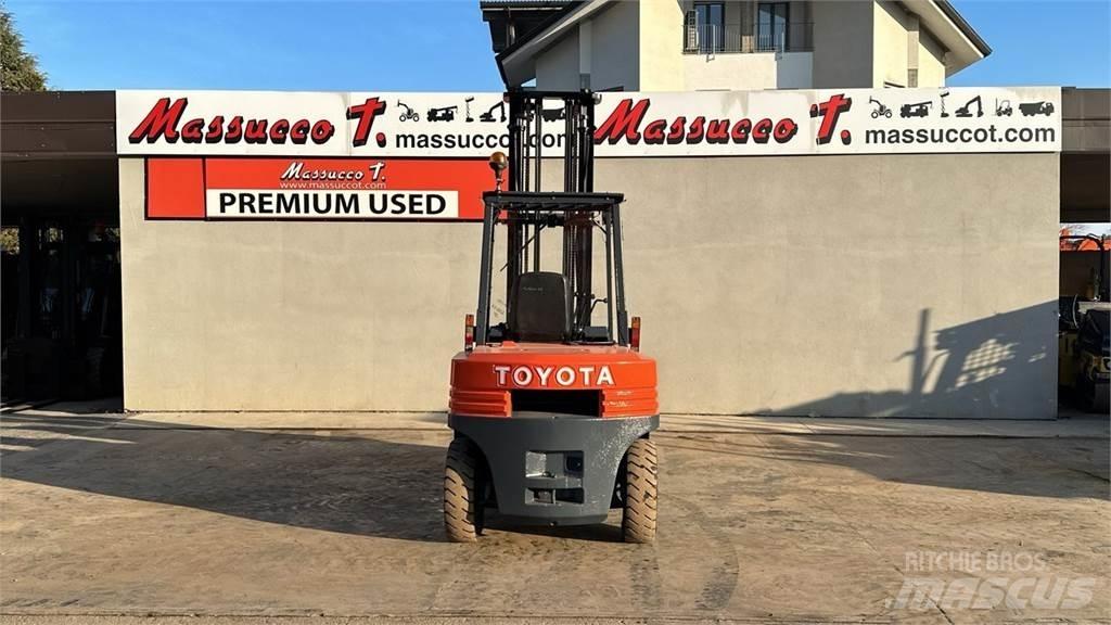Toyota 02-5FD40 柴油叉车