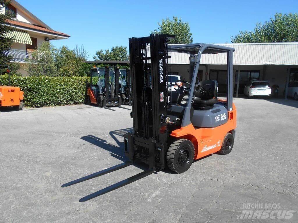 Toyota 02-7FDF18 柴油叉车
