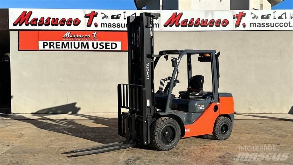 Toyota 52-8FDF30 柴油叉车