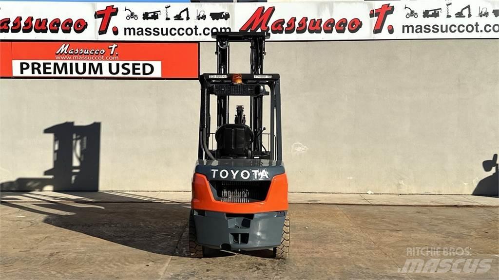 Toyota 52-8FDF30 柴油叉车