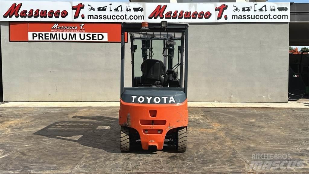 Toyota 8FBMT25 电动叉车