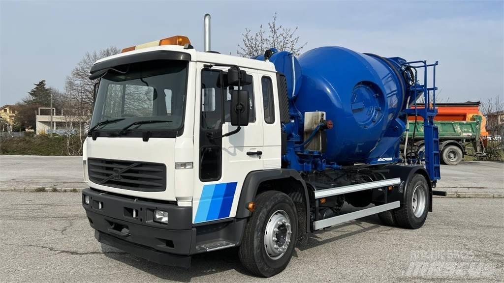 Volvo FL6 4X2 混凝土搅拌车