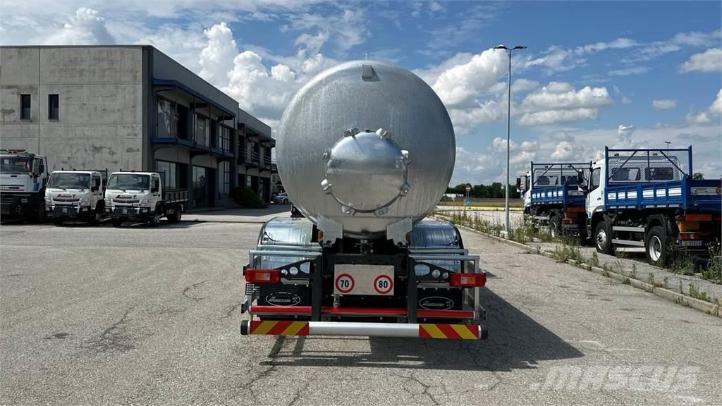 Volvo FMX 6X6 油罐车