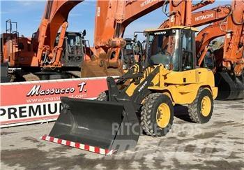 Volvo L30G 轮式装载机