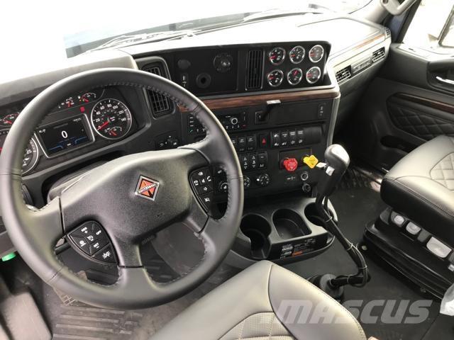 International HX 牵引车