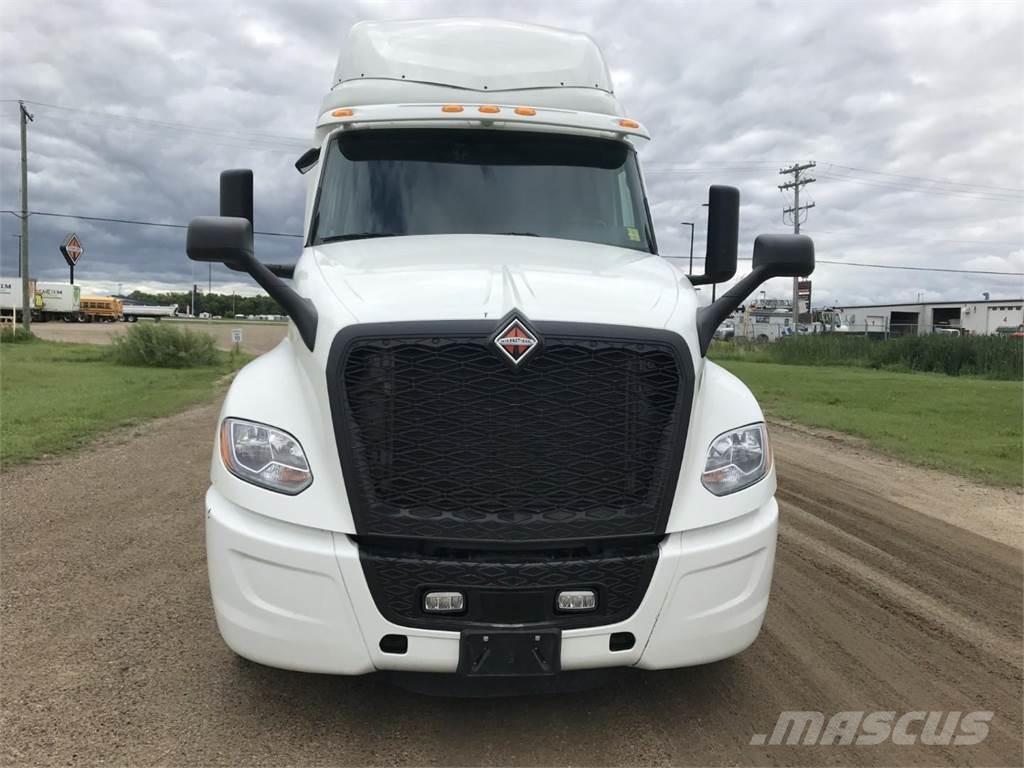 International LT 牵引车