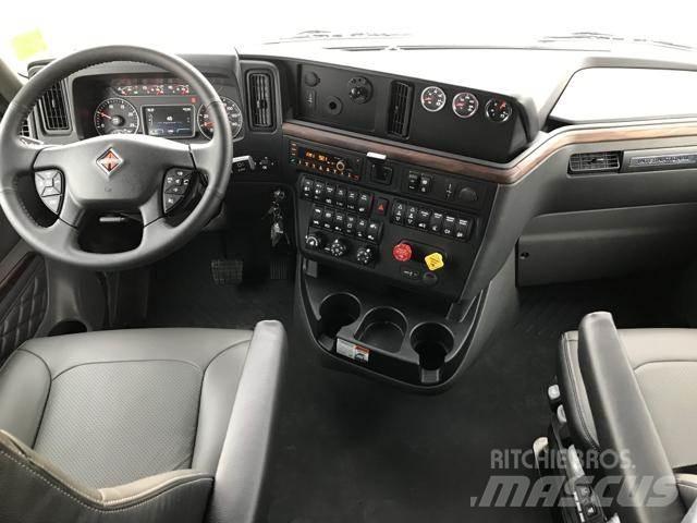 International LT 牵引车