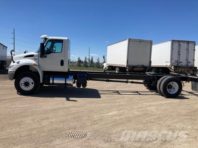 International MV 平板车