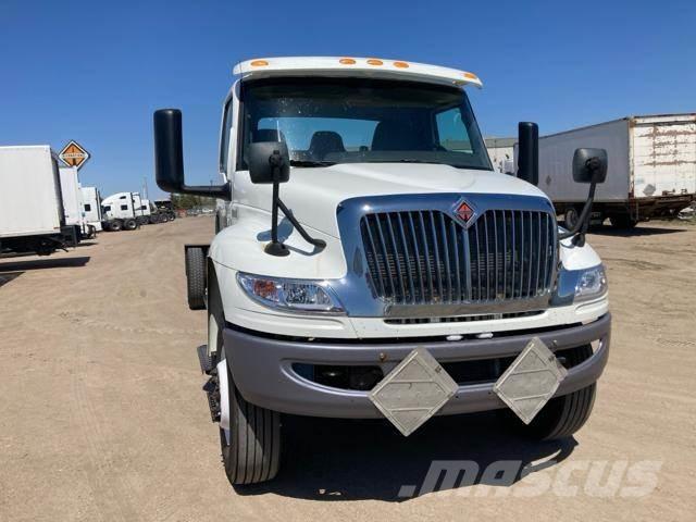 International MV 平板车