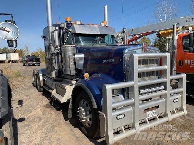 Kenworth W900 牵引车