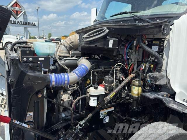 Peterbilt 567 牵引车