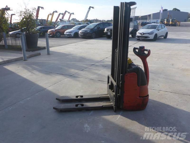 Fenwick L10 手推堆垛车
