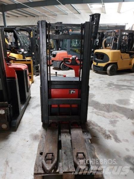 Fenwick L12 手推堆垛车
