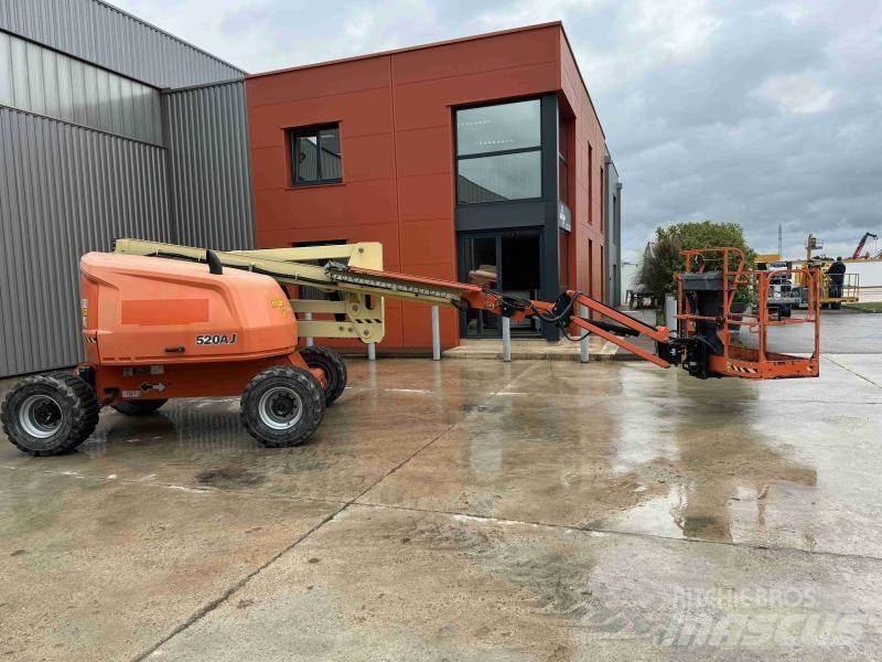 JLG 520AJ 曲臂高空工作平台