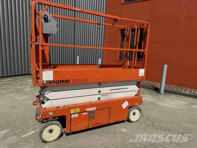 Snorkel S3220E 曲臂高空工作平台