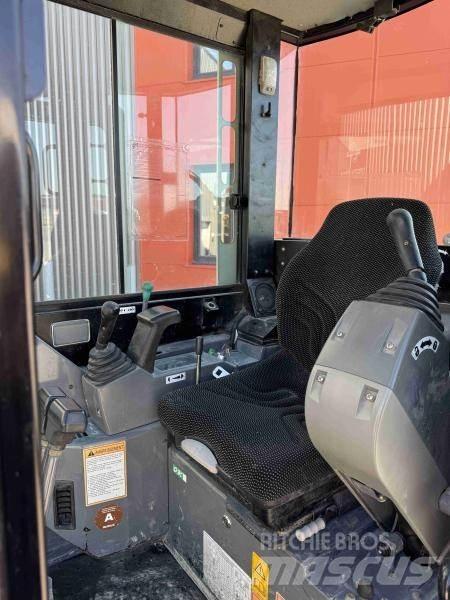 Takeuchi TB 23 小型挖掘机